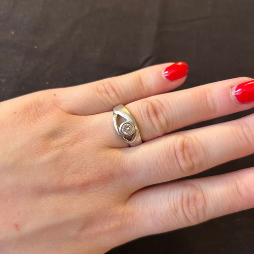 Silver 925 ring with white stone like new
