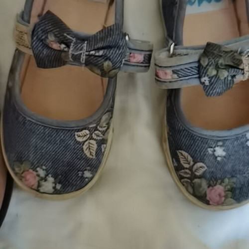 Tzani children's canvas ballerinas with floral design, size 25, used
