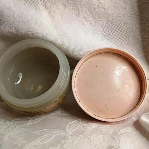 Vintage Yardley Vanity Jar with Bee Lid used
