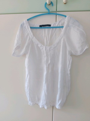 White blouse shirt type Zara like new, thin fabric with gathers