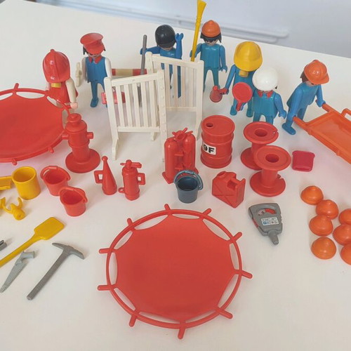 Playmobil firefighters, traffic police and paramedics figures like new, 80s-90s