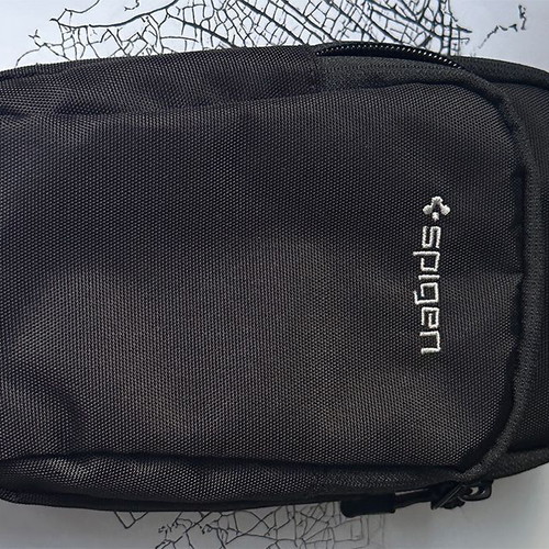 Spigen Armband Case like new with two compartments