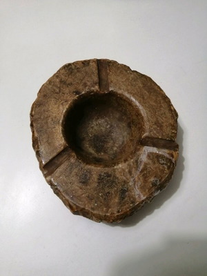 Alabaster ashtray from Italy used with break