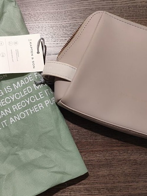 Kapten & Son Trevi Muted Clay козметична чанта като нова