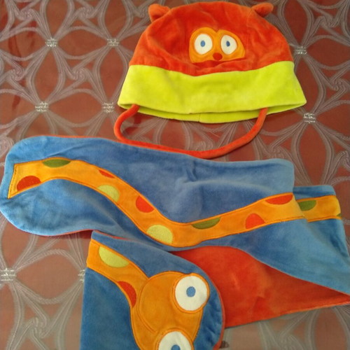 Dudu baby hat and scarf like new, blue yellow orange