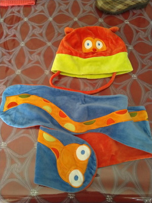 Dudu baby hat and scarf like new, blue yellow orange