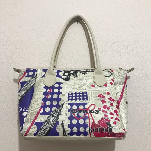 Hand and shoulder bag used in good condition