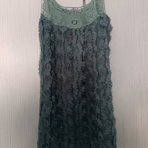 Long blouse with embossed flowers medium like new, green