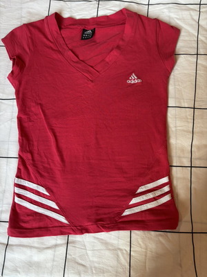 Adidas κόκκινη αθλητική μπλούζα σαν καινούργια, μέγεθος S