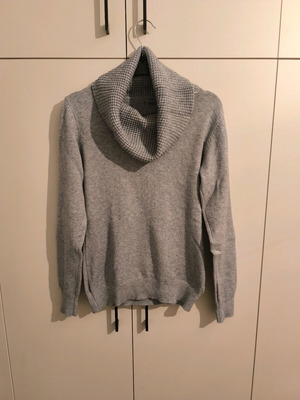 Women's gray elastic turtleneck like new