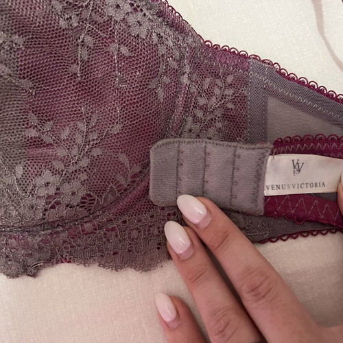 Venus Victoria bra size 75, grey and burgundy, detachable straps