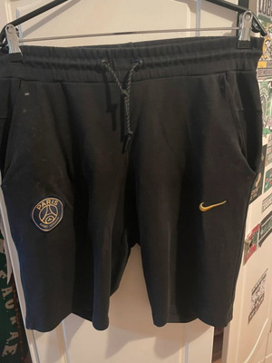 Nike x PSG shorts like new, size Medium