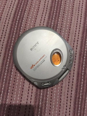 Sony Walkman D-E340 portable CD player used, silver