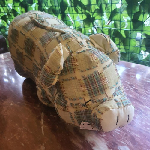 Pig-shaped pillow like new