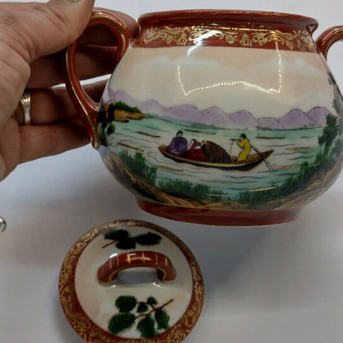 Osaka sugar bowl like new, large 770 ml with Japanese decor