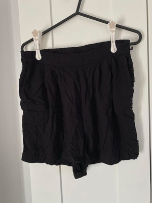 Дамски къси панталони H&M употребявани, черни, размер S