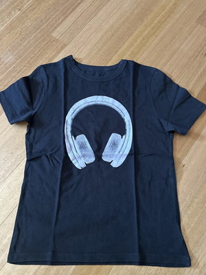 Gap kids' t-shirt medium size 8 years used, black