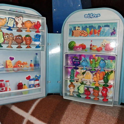 Stikeez Fridge collectible toy used from Lidl Fresh Friends collection