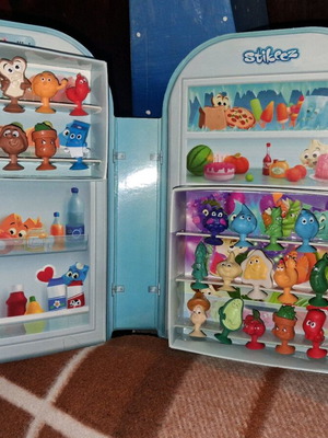 Stikeez Fridge collectible toy used from Lidl Fresh Friends collection