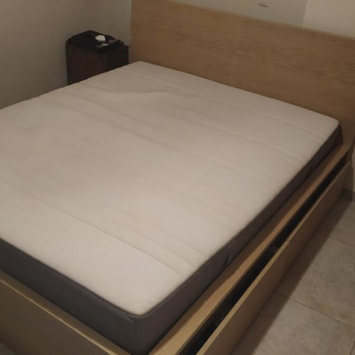 Double bed with mattress and storage drawers like new, 180x200 cm