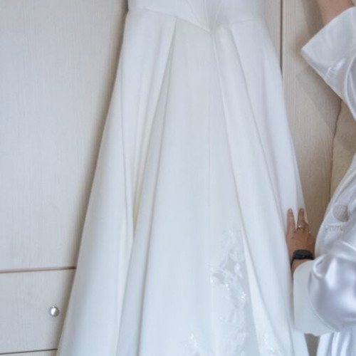 Vera Wang Wedding Dress like new, worn once, white, size L