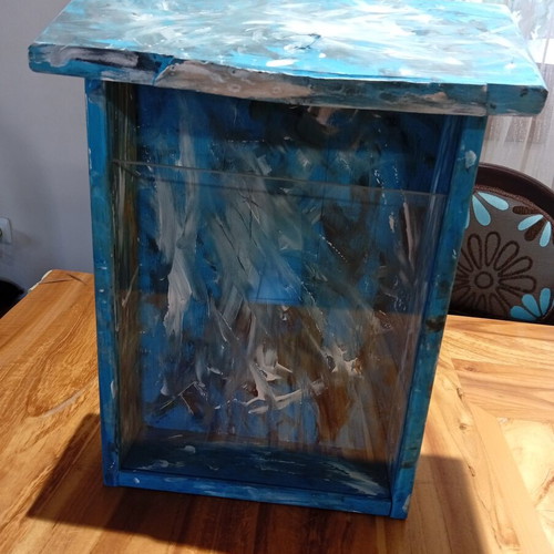 Decorative wooden mailbox like new