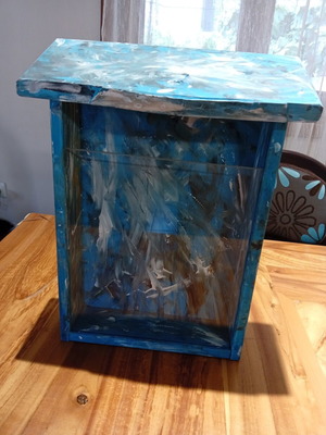 Decorative wooden mailbox like new