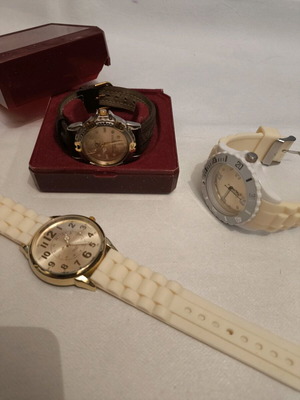 Set of 3 women's watches used, Nutrimetics quartz, white and brown