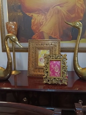 Bronze swans used, small 43cm and large 56cm