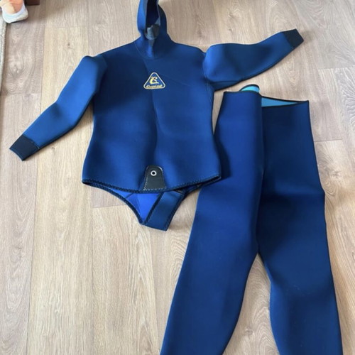 Cressisub 5mm diving suit like new