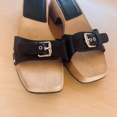 Pull & Bear mules like new, wooden with black strap