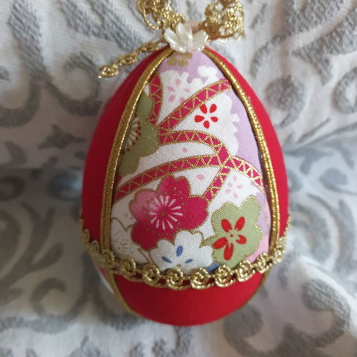 Large Easter egg 14cm like new with red and printed fabrics