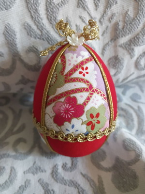 Large Easter egg 14cm like new with red and printed fabrics
