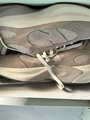 New Balance WRPD Runner Lifestyle classic running sneakers like new, beige, size 44.5