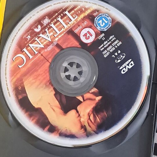 Titanic DVD like new, authentic collectible masterpiece with subtitles