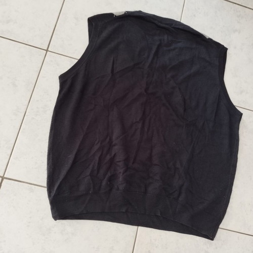 Sleeveless sweater used, size 5, black