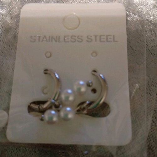 Small hoop earrings with small pearls new, silver and white