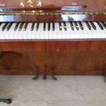 Πιάνο κλασσικό Elegia ελαφρώς μεταχειρισμένο, λουστραρισμένη καρυδιά
