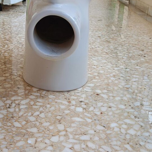 Toilet bowl used, dimensions 34×60×39 cm