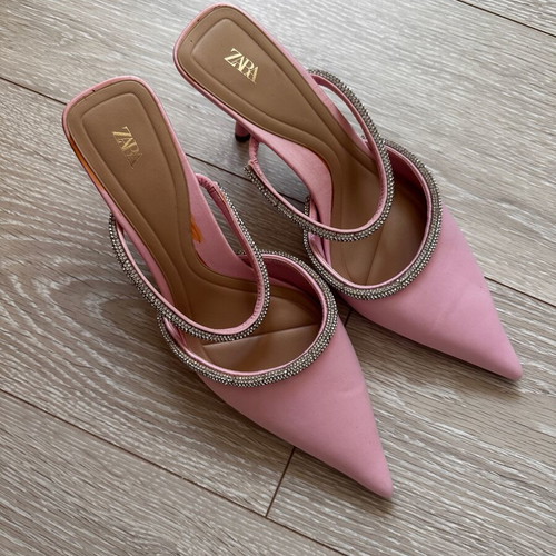 Zara pink pointed toe mules decorated with stones, new, size 40