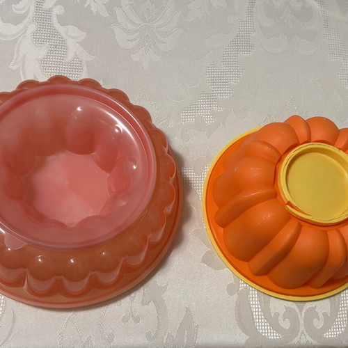 Cake molds used, set of two, one lid cracked but closes
