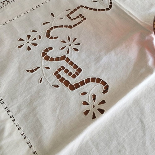 Handmade Richelieu Tablecloth Vintage 1960 like new, 65x70 cm