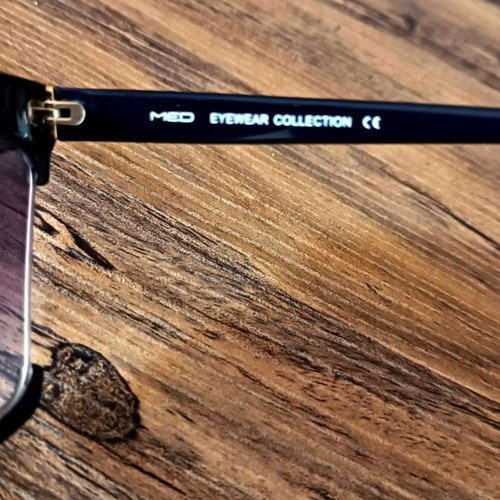Med women's sunglasses like new, mirror lenses