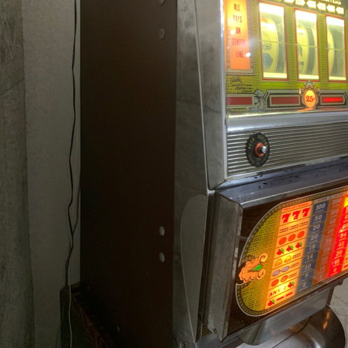 Bally Manufacturing Chicago USA slot machine used, authentic 1960 collectible