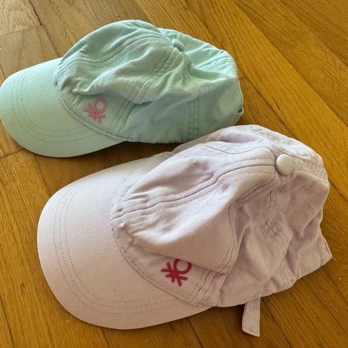 Benneton children's hats used, 2 years old, set of 2
