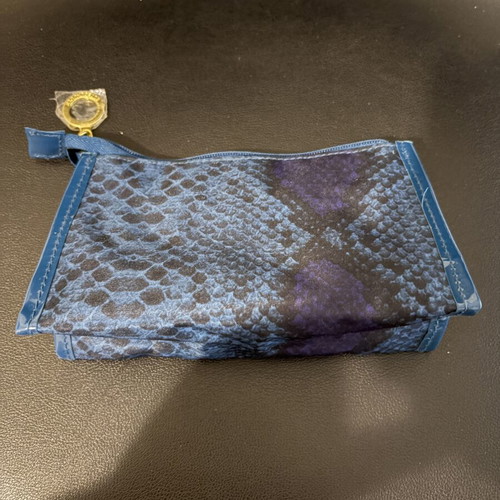 Estée Lauder blue toiletry bag like new with snake skin pattern
