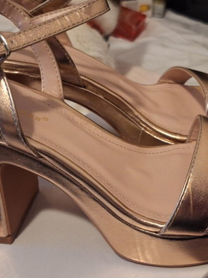 Luigi platform sandals new, size 38, gold