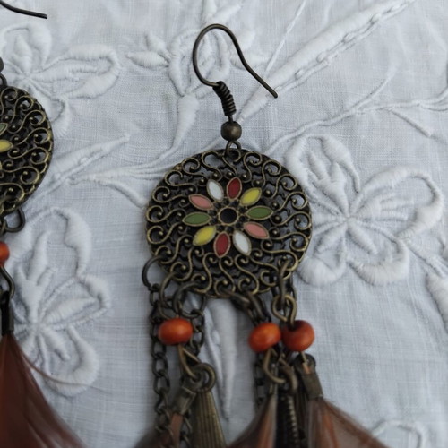 Set of 3 bohemian and ethnic style dangling earrings like new, multicolor