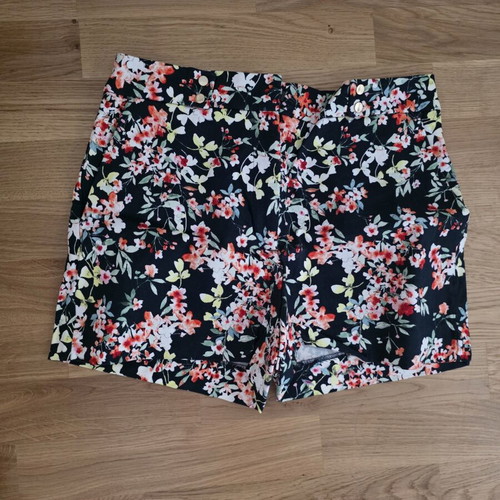 Zara shorts size M like new, 100% cotton, multicolor