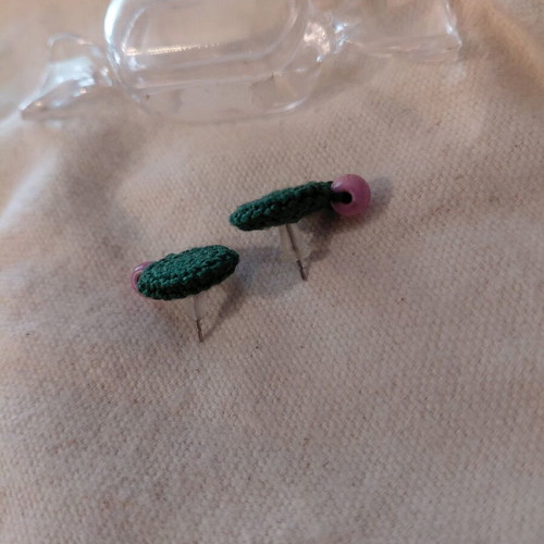 Earrings for pierced ears embroidery like new, green